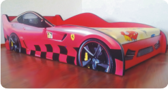 Pat masina Ferrari